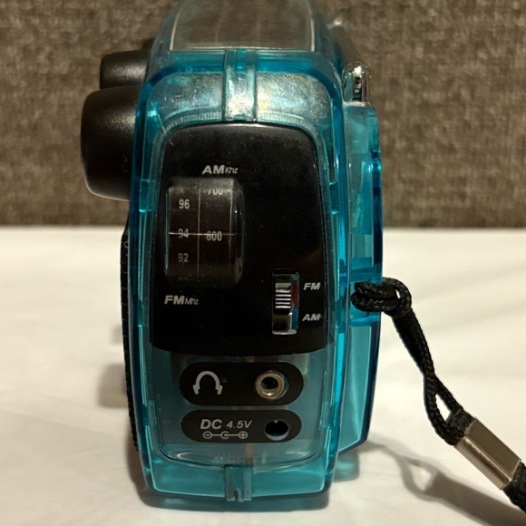 Freeplay Plus Self Powered AM/FM Radio Solar Power Tested Works Translucent - Picture 4 of 8